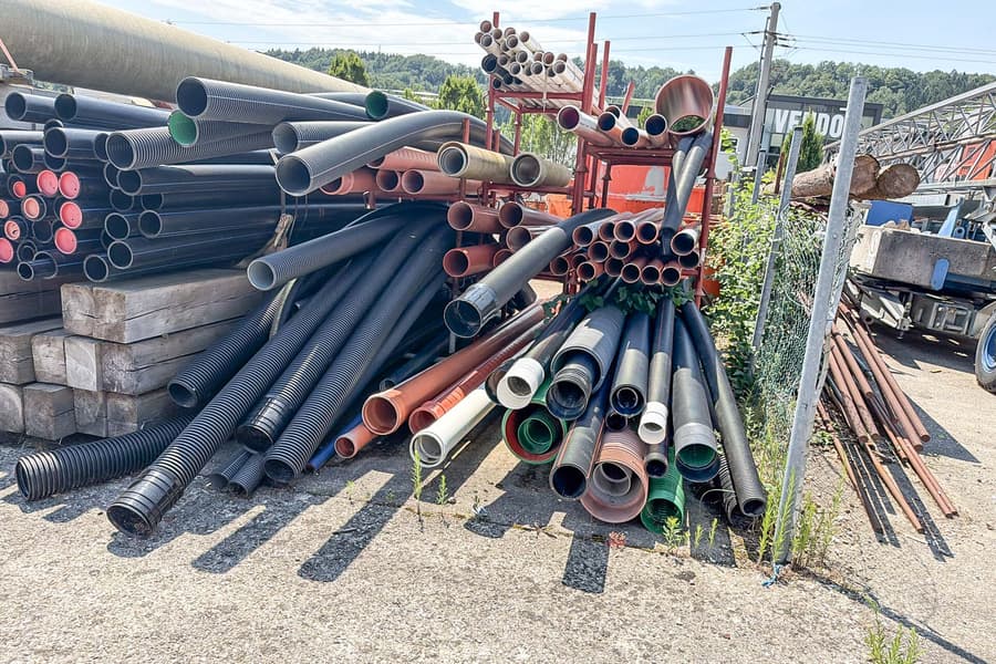 10 Gitterrahmen mit Kunststoffrohren und Flexrohren